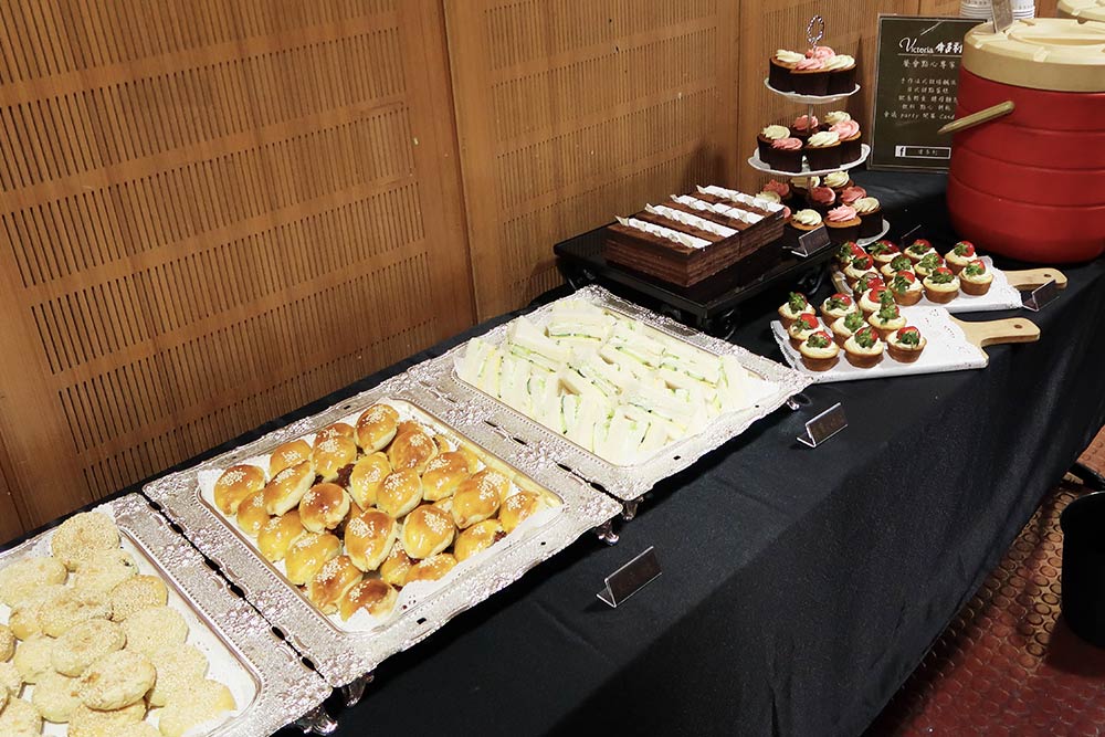 參與國家戲劇院演出後的宴會點心